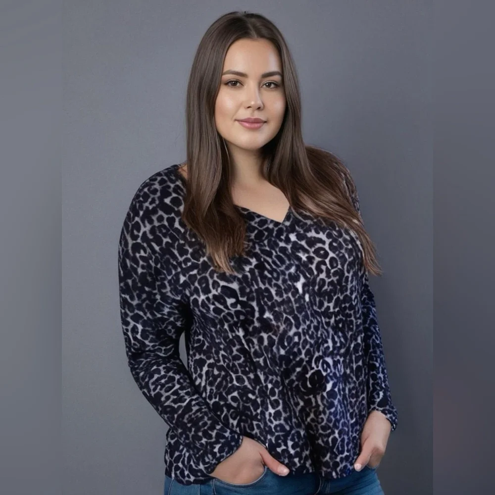 🆕 NWT Freshman Juniors' Fuzzy V-Neck Sweater